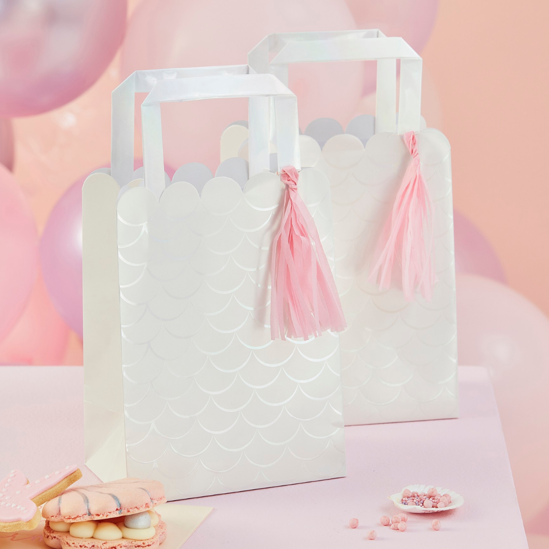 Buy Jaffa Imports BABY PINK DIY Gift Basket Hamper Kit - Little Girl  Cardboard Tray, Pink Shred, Pink Bow, Cello Bag & Pink Gift Tag (Medium -  30x20x6cm high) Online at desertcartINDIA